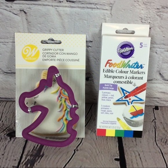 Wilton Unicorn Cookie Cutter & Foodwriter Markers - Picture 1 of 4